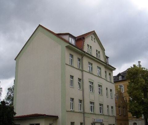 hübsche 3 Raum Wohnung mit möblierter Küche und Balkon in Altenburg