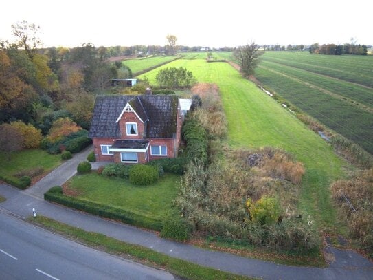 CHARMANTES EINFAMILIENHAUS - RENOVIERUNGSBEDÜRFTIG - PFERDEHALTUNG MÖGLICH - KNAPP 19.000 M² LAND