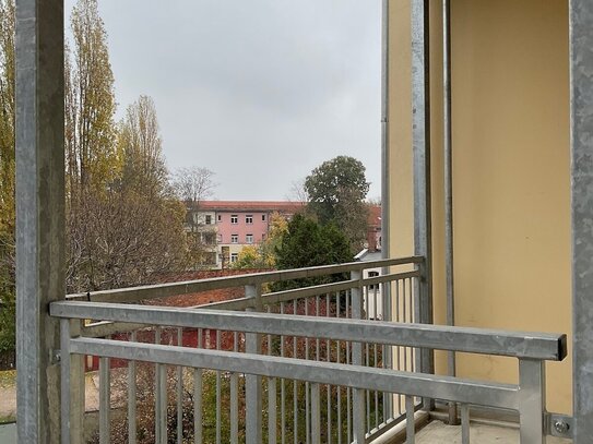 Entspannen auf dem Balkon. Hell, freundlich, verkehrsgünstig.