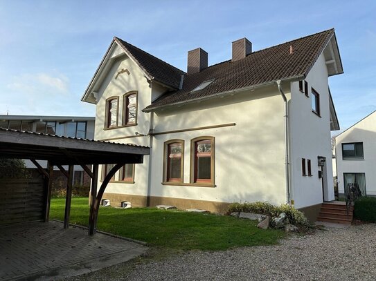 Modernisiertes Zweifamilienhaus mit Altbau-Charakter und Gartenparadies