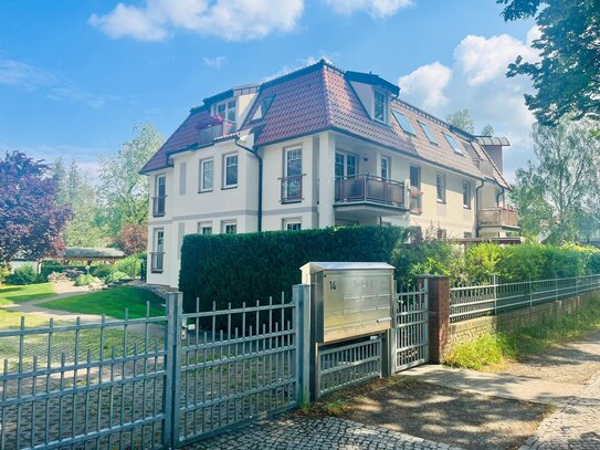 Geschmackvolle, neuwertige 2-Raum-Wohnung mit geh. Innenausstattung mit Balkon und EBK