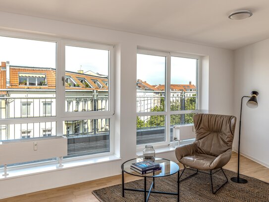 Aussicht auf den Fernsehturm: Dachgeschoss-Wohnung mit Panoramablick über Berlin