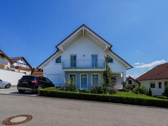 Familien- oder Generationenglück mit traumhaftem Garten - 3 Terrassen - Balkon - 2 Einbauküchen