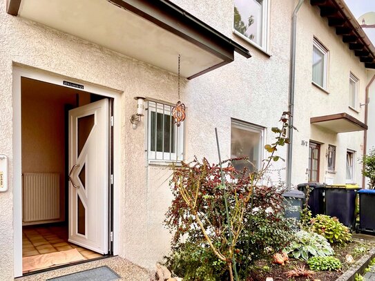 Ideal für eine Familie -lichtdurchflutetes Reihenhaus mit Garten, Balkon + Garage