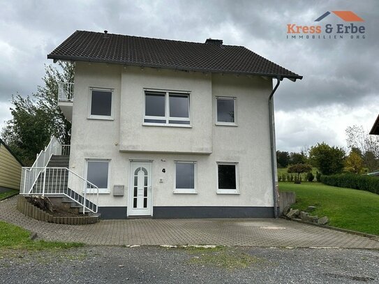 Großzügiges Einfamilienhaus mit Einliegerwohnung und großem Garten in ruhiger Lage von Veitsteinbach