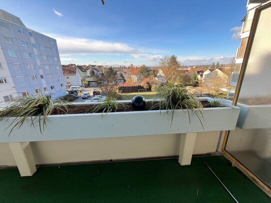 Sehr schöne 3-Zi-Wohnung mit EBK, TG-Stellplatz, Aufzug und großem Balkon