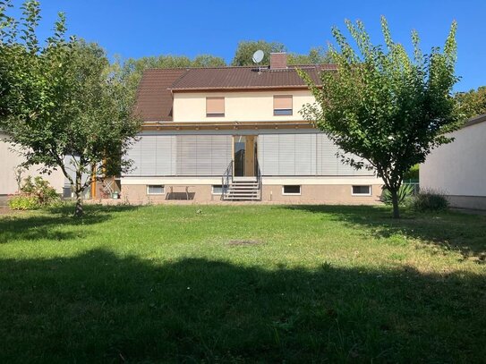 Moderne Doppelhaus(hälfte) in Toplage mit großem Wintergarten, Garage & ausgebautem Keller