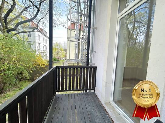 Balkon I Bad mit Wanne I Vollausgestattete Einbauküche I Zentrale Lage