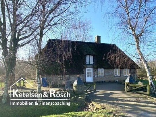 Hyggelige Reetdachkate (historischer Nauaufbau) vor den Toren von Sylt