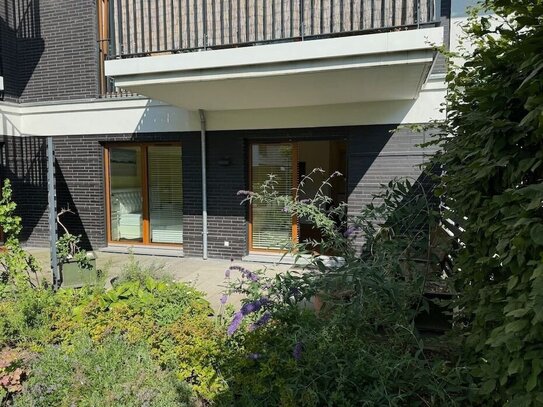 Erstbezug ! Hochwertig möblierte Wohnung mit Terrasse in herrlich ruhiger Lage mit Blick ins Grüne !