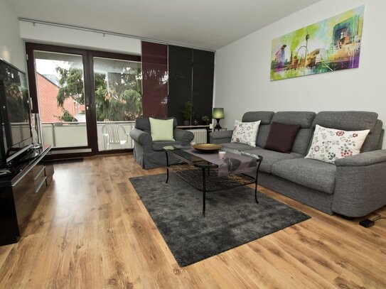 Komplett Möbliert/Furnished Accommodation in: Eller. freundlich eingerichtete Wohnung in einem