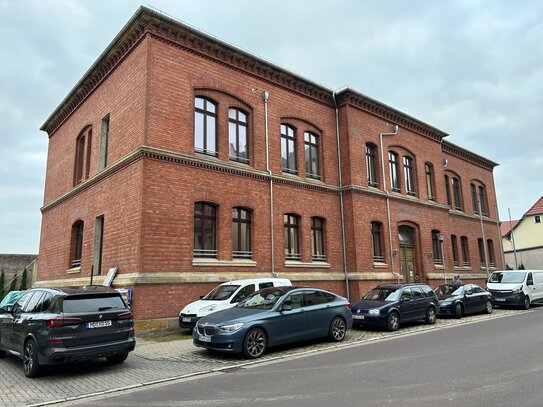 Erstbezug nach Sanierung - Attraktive 2- Zimmer Wohnung mit EBK, Balkon u. Stellplatz zu vermieten!