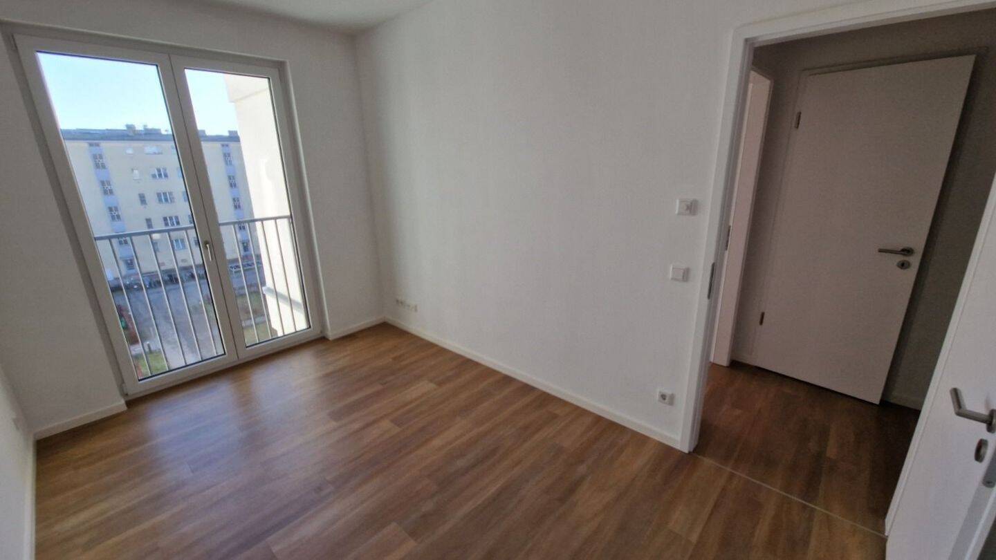 Helle 3-Zimmer-Wohnung mit Balkon, Einbauküche und Fußbodenheizung in Berlin - Photo 1