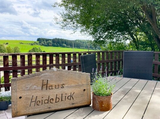 Liebevoll saniertes Einfamilienhaus mit großem Grundstück und traumhaftem Fernblick