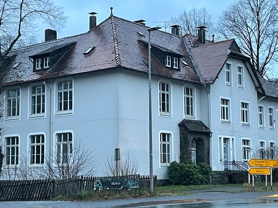 Mehrfamilienhaus mit Gewerbeteil