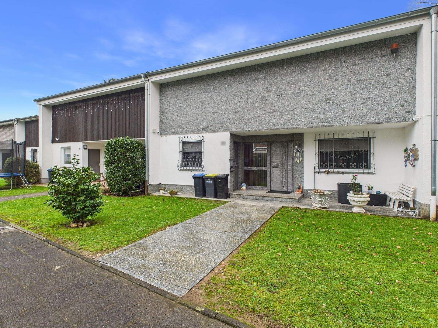 Wohntraum mit Wintergarten & Privatsphäre - Reihenendhaus in begehrter Lage von Köln-Heimersdorf