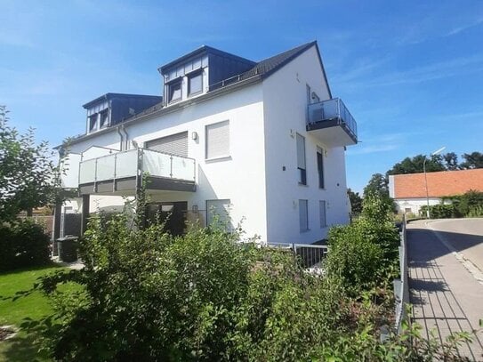 Sehr helle, lichtdurchflutete 3-Zimmer-Wohnung im OG mit Balkon