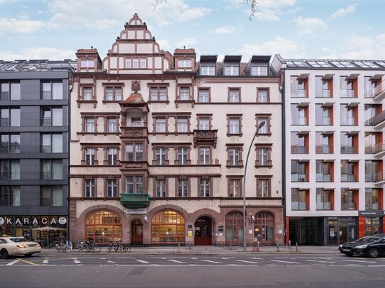 Ruhig gelegene 2-Zimmer-Wohnung in denkmalgeschütztem Gebäude am Ballhaus Berlin