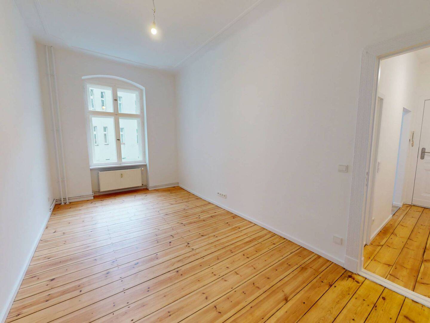 Treten Sie ein und lassen Sie sich überraschen... | Ruhige 2-Zimmer-Mietwohnung mit Tageslichtbad - Photo 1