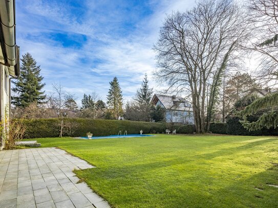 Geräumiges Einfamilienhaus mit Pool zur Modernisierung, alternativ Neubebauung