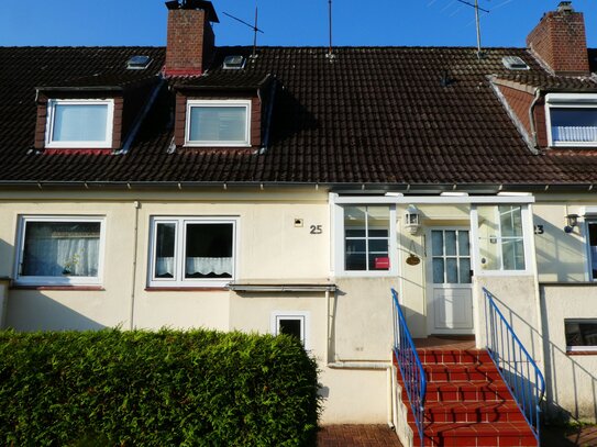 + + + Klein aber Fein - Gepflegtes Reihenmittelhaus in ruhiger Glückstädter Stadtrandlage mit kleiner Terrasse + + +