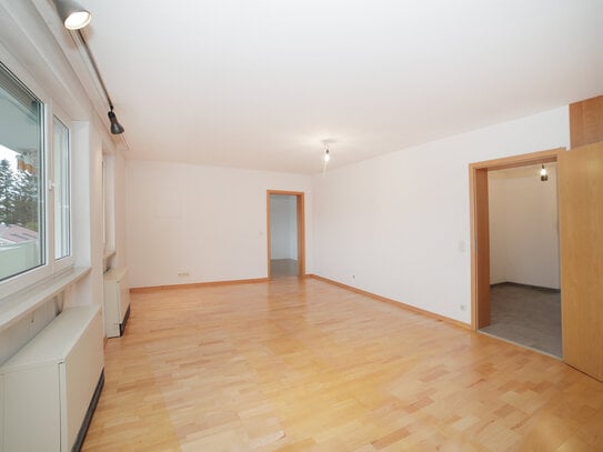 bezugsfreie 4-Zimmer-Wohnung mit Tageslichtbad, Südbalkon und Garage in Unterhaching