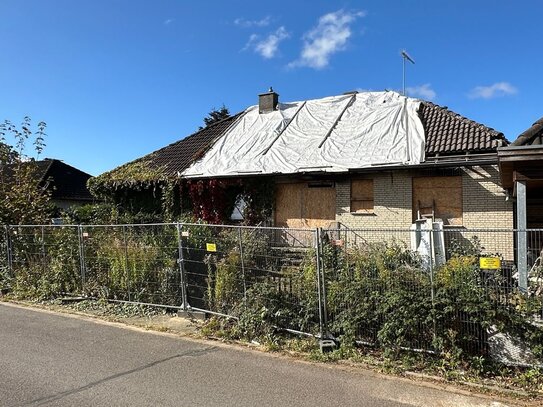 Brandruine zum Wiederaufbau - Einfamilienhaus mit Garage und Carport! (SY-6365)