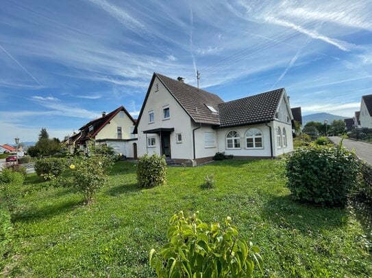 Freistehendes Einfamilienhaus mit großem, sonnigen Garten in Mössingen-Bästenhardt