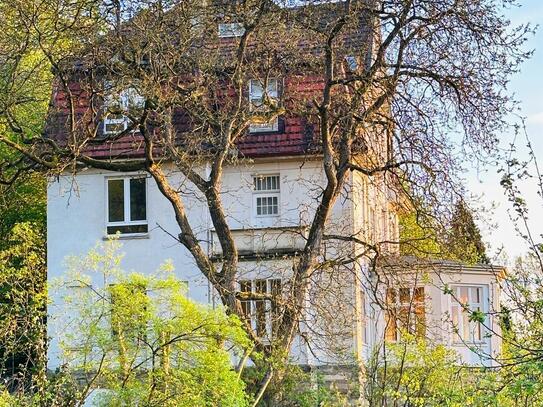 Historisches Kleinod: Villa im Dornröschenschlaf