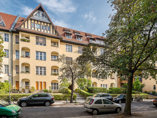 Tolle Kapitalanlage: Sonnenlichtdurchflutete Dachgeschoss-Maisonette im Rheingau-Viertel