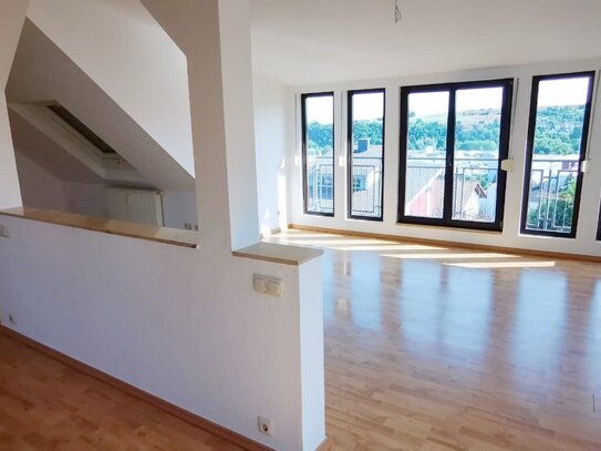 Freundliches und helles DG-Studio mit Balkon in Aßlar