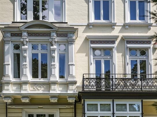 Secret Sale! Traumhaft sanierte Stadtvilla mit Dachterrasse in unmittelbarer Außenalsternähe