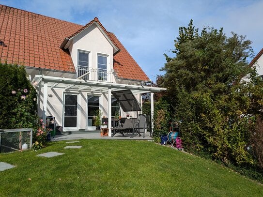 Doppelhaushälfte mit Terrasse und schönem Garten in bester Lage