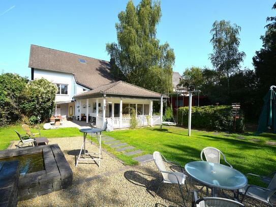 Freistehendes, geräumiges Wohnhaus mit Garage, Terrasse und schönem Garten in Birgel