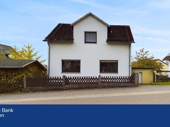 Freistehendes Einfamilienhaus mit Wintergarten, großem Garten und Garage in ruhiger Lage!