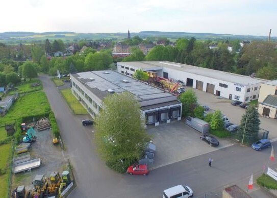 **Ca. 1.300 m² Hallenfläche/Bürofläche/Rampen- und ebenerdige Tore mit Lastenaufzug zu vermieten**