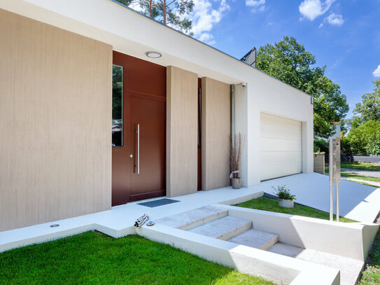 Modernes Architektenhaus in Bungalow-Bauweise unweit der Berliner Stadtgrenze