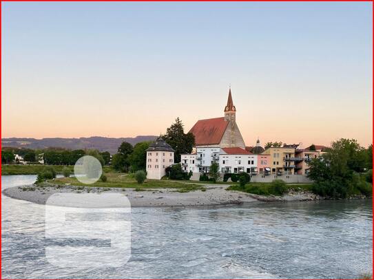 "SALZACHBLICK IN HISTORISCHER WOHNLAGE"