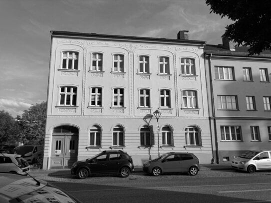 Modernisiertes Mehrfamilienhaus mit beeindruckender historischer Fassade!