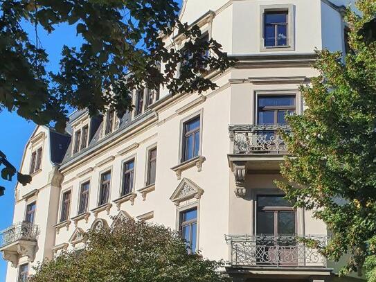 Apartment im Denkmal mit Aufzug in schöner Lage in Dresden-Striesen