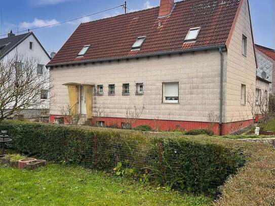 Geräumige 5ZKB-Erdgeschosswohnung mit Garten und Garage - Wohnen mit Stil und Komfort