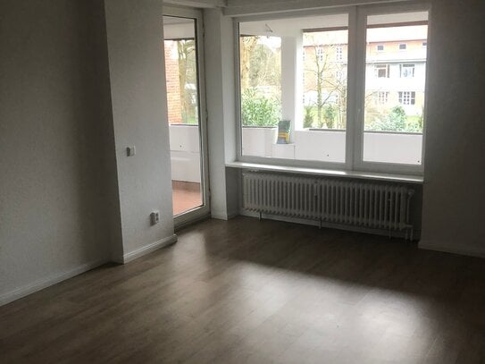 Helle 3,5 Zimmer Wohnung mit Balkon/Terasse und Tiefgaragenstellplatz