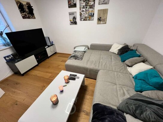 Stilvolle, modernisierte 1,5-Zimmer-Wohnung mit Einbauküche