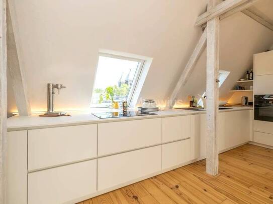 Neuwertige Maisonettewohnung mit gehobener Ausstattung in stilvollem Altbau