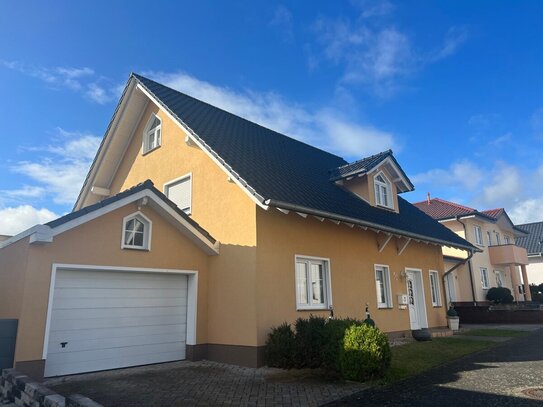 Modernes Einfamilienhaus mit Garage und Sauna zu vermieten!