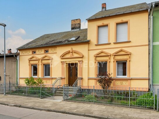 Charmantes Reihenendhaus mit großzügigem Grundstück