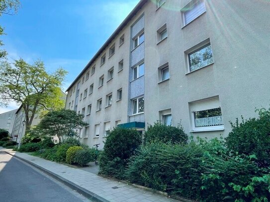 Frei ab Mai 2025 ! Geräumige 3,5-Raum Wohnung mit Balkon zur Selbstnutzung im 1.OG ! Provisionsfrei!