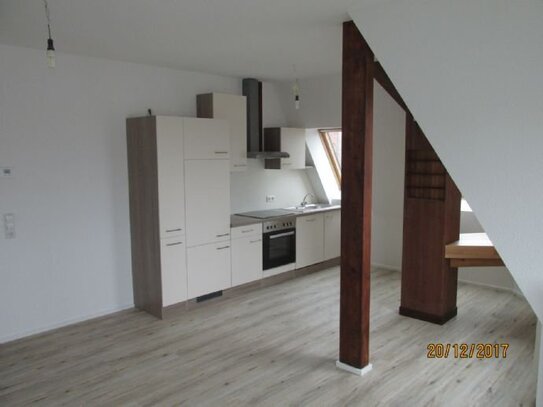 2-Zimmer-Dachgeschoss-Wohnung mit Balkon und Einbauküche