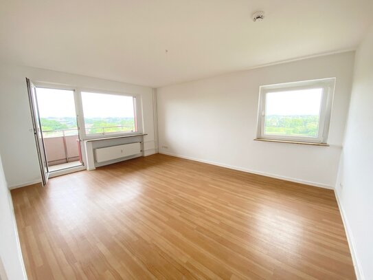 Schöne Familienwohnung mit Balkon und tollem Ausblick über Wedel