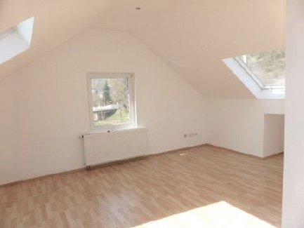 Helle 2 Zimmer-Dachgeschosswohnung in zentraler Lage von Waldhausen